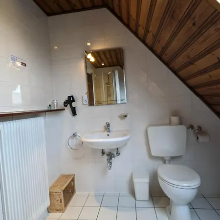 Alojamento de Acomodação e Pequeno-almoço Am Schwatten Berg 3*